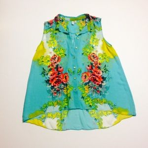 🌺 vibrant floral top🌺